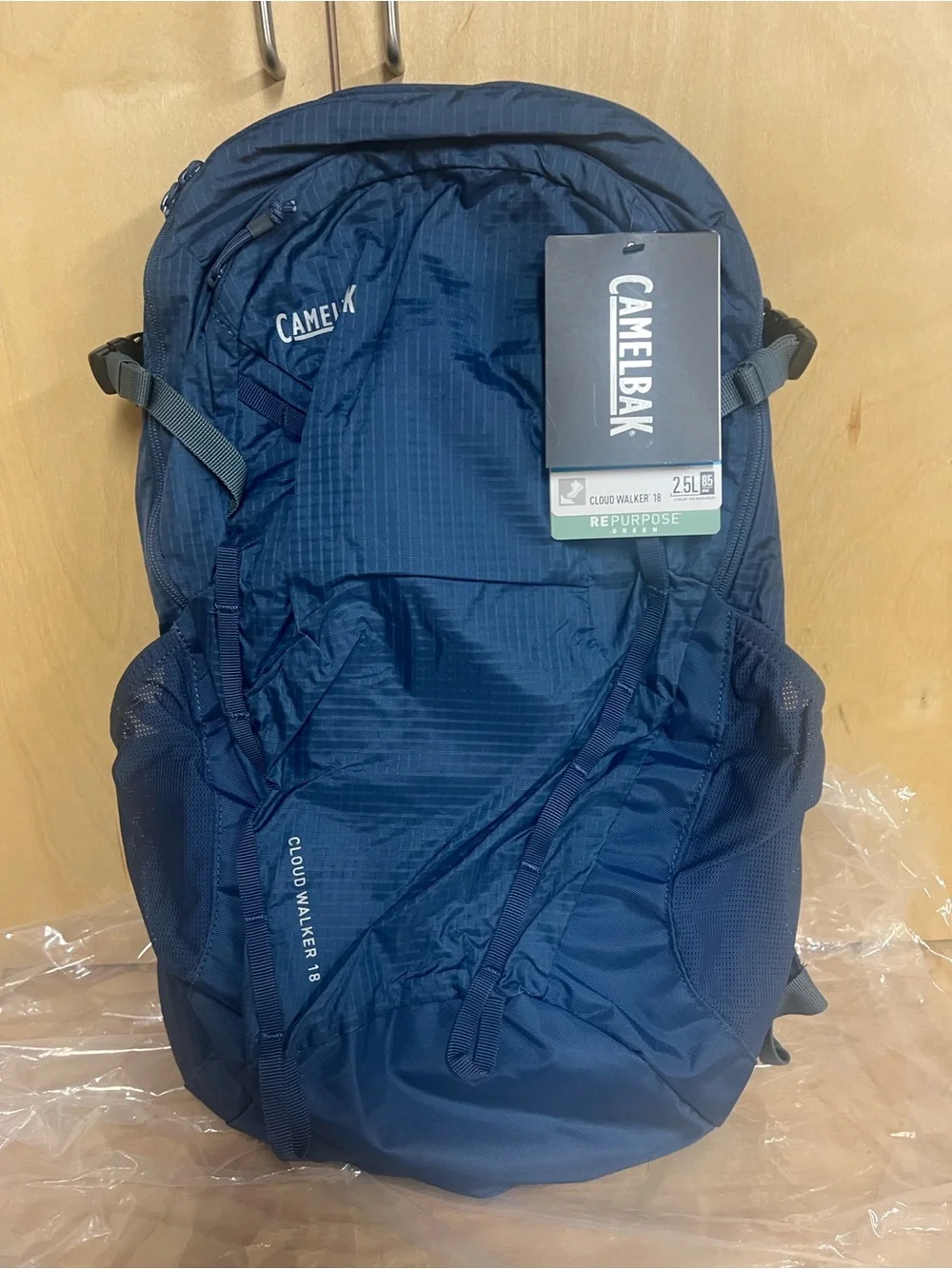 BRAND NWT CamelBak Navy Blue Cloud Walker 18 Backpack